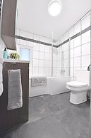 Gorgeous 3BD Cottage in the Heart of Guildford