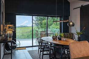 6 Star Unique & Gorgeous Cottage - Bridge Cottage