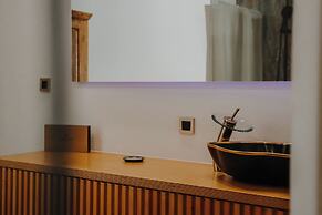 BLACK AMBER BOUTIQUE HOTEL