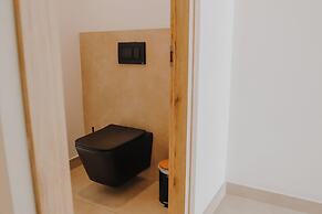 BLACK AMBER BOUTIQUE HOTEL