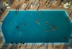 BLACK AMBER BOUTIQUE HOTEL