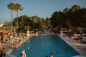 BLACK AMBER BOUTIQUE HOTEL