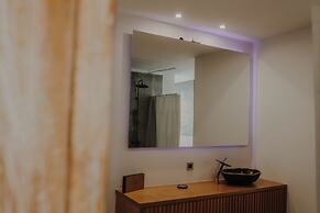 BLACK AMBER BOUTIQUE HOTEL