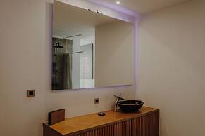 BLACK AMBER BOUTIQUE HOTEL