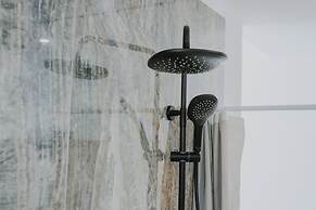 BLACK AMBER BOUTIQUE HOTEL