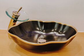 BLACK AMBER BOUTIQUE HOTEL