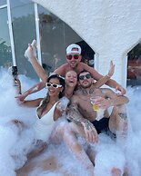 BLACK AMBER BOUTIQUE HOTEL