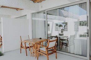 BLACK AMBER BOUTIQUE HOTEL