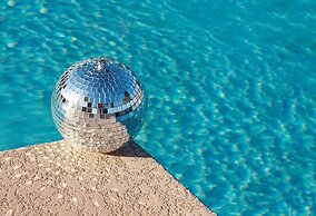 BLACK AMBER BOUTIQUE HOTEL