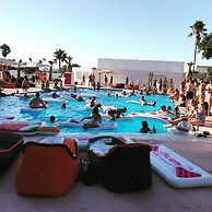 BLACK AMBER BOUTIQUE HOTEL