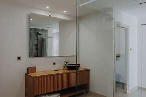 BLACK AMBER BOUTIQUE HOTEL