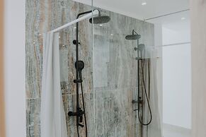 BLACK AMBER BOUTIQUE HOTEL