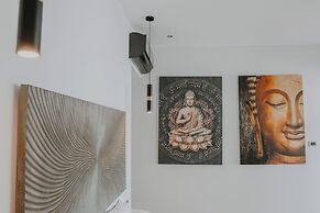 BLACK AMBER BOUTIQUE HOTEL