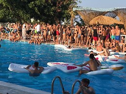 BLACK AMBER BOUTIQUE HOTEL