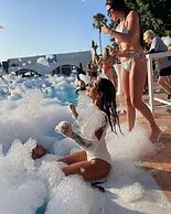 BLACK AMBER BOUTIQUE HOTEL