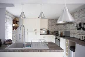 Cosy, Tranquil, Fully Equipped & Beautiful Garden