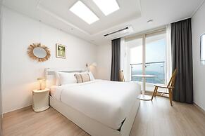 Urbanstay Sokcho Deungdae Beach