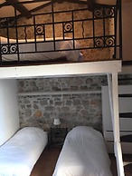 Fleur de Lys Fayence