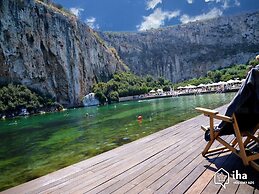 Seaside Nestie by BluPine