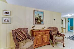 Dog Friendly Beach Wood Condo, Minutes Away from Atlantic Ocean by Red