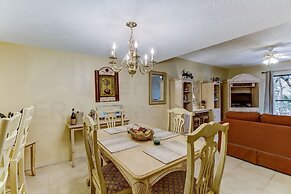 Dog Friendly Beach Wood Condo, Minutes Away from Atlantic Ocean by Red