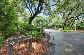 Dog Friendly Beach Wood Condo, Minutes Away from Atlantic Ocean by Red