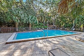 Dog Friendly Beach Wood Condo, Minutes Away from Atlantic Ocean by Red
