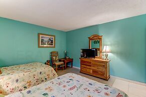 Dog Friendly Beach Wood Condo, Minutes Away from Atlantic Ocean by Red