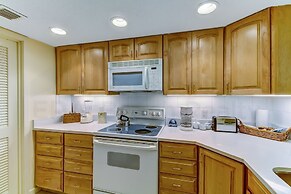 Dog Friendly Beach Wood Condo, Minutes Away from Atlantic Ocean by Red