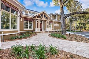 Dog Friendly Beach Wood Condo, Minutes Away from Atlantic Ocean by Red