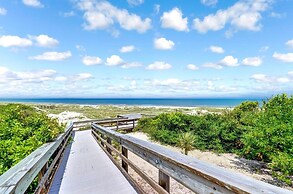 Dog Friendly Beach Wood Condo, Minutes Away from Atlantic Ocean by Red
