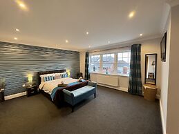 Le Morne- 5 Bed Luxury Coastal Retreat