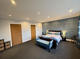 Le Morne- 5 Bed Luxury Coastal Retreat