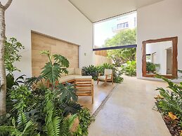 Kaab by the Beach. Condo with roofpool