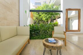 Kaab by the Beach. Condo with roofpool