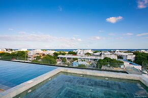 Kaab by the Beach. Condo with roofpool
