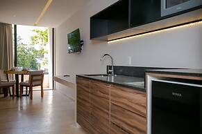 Kaab by the Beach. Condo with roofpool