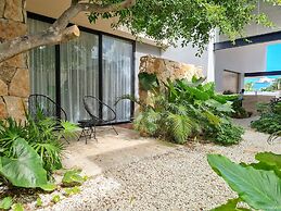 Kaab by the Beach. Condo with roofpool