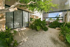 Kaab by the Beach. Condo with roofpool