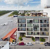 Kaab by the Beach. Condo with roofpool