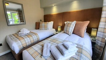 Hollicarrs - Lilypad Lodge