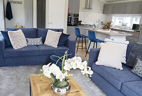 Hollicarrs - Lilypad Lodge