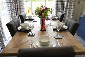 Hollicarrs - Lilypad Lodge