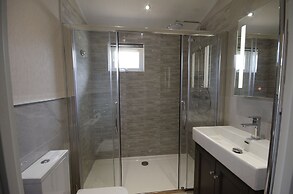 Hollicarrs - Lilypad Lodge