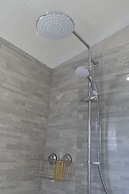 Hollicarrs - Lilypad Lodge