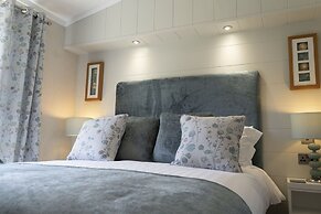 Hollicarrs - Lilypad Lodge