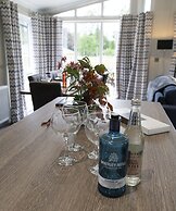 Hollicarrs - Lilypad Lodge