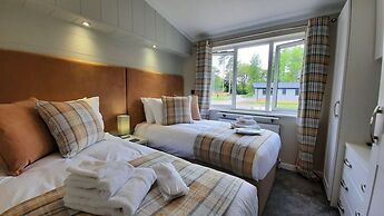 Hollicarrs - Lilypad Lodge