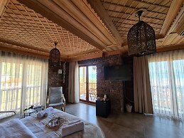 Amber Suites Akyaka +6