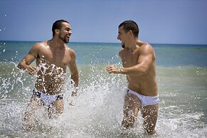 La Connéxion, station réservée aux hommes gays